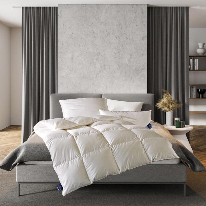 Produktbild Billerbeck Daunendecke Königshof Mono medium, Füllung: 90% Daunen, 10% Federn (570 g, 135x200 cm, Daune)