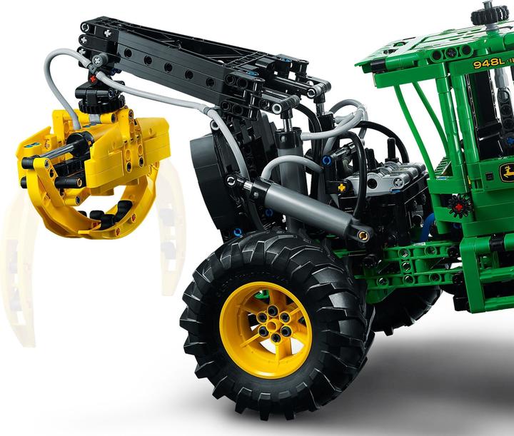 Actual product image LEGO John Deere 948L-II Skidder (42157, LEGO Technic)