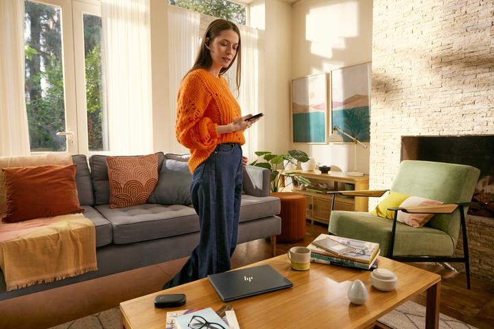 Actual product image Poly Voyager Legend 30 Headset (Wireless)