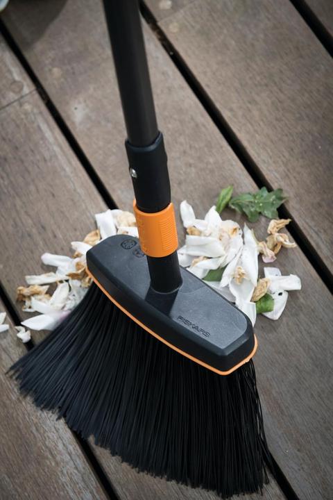Produktbild Fiskars Stubenbesen (1 Stk.)
