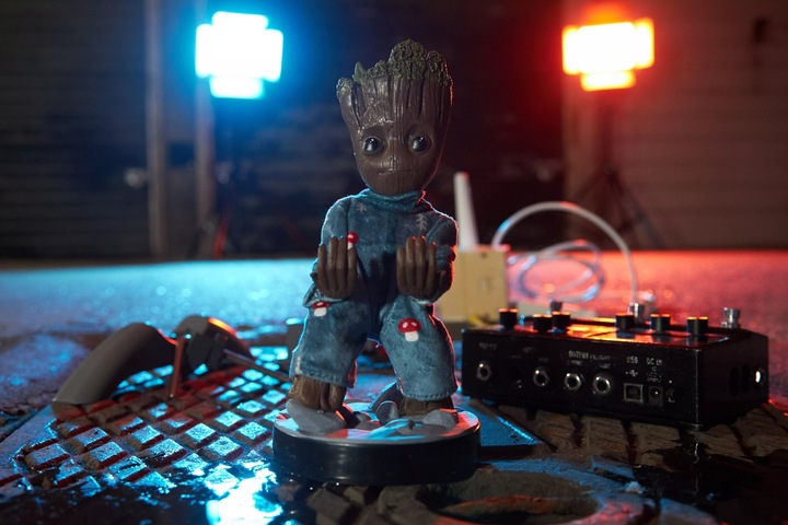 Image du produit NoName MARVEL - Groot Pyjama - Figurine 20cm - Support Manette & Portable (PS5)