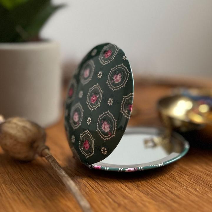 Actual product image Cedon Klappspiegel DIRNDL