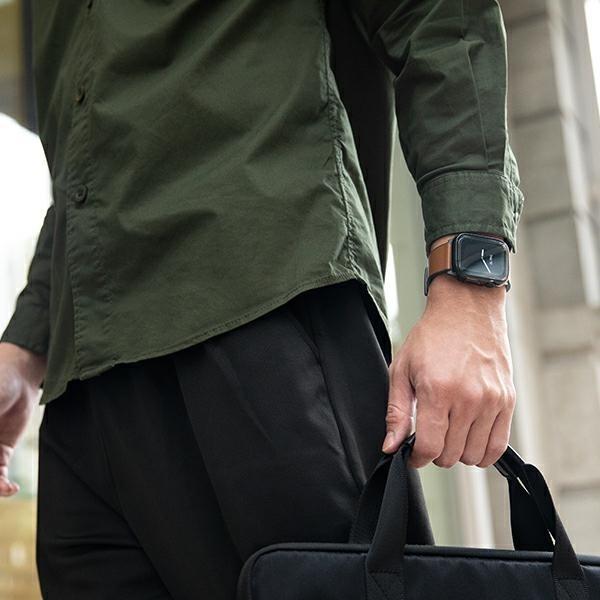 Actual product image Uniq etui Garde Apple Watch Series 7/8 41mm. szary/smoked grey