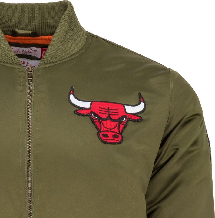 Image du produit Mitchell & Ness M&N Satin Bomber Veste - PATCHES Chicago Bulls olive (L)