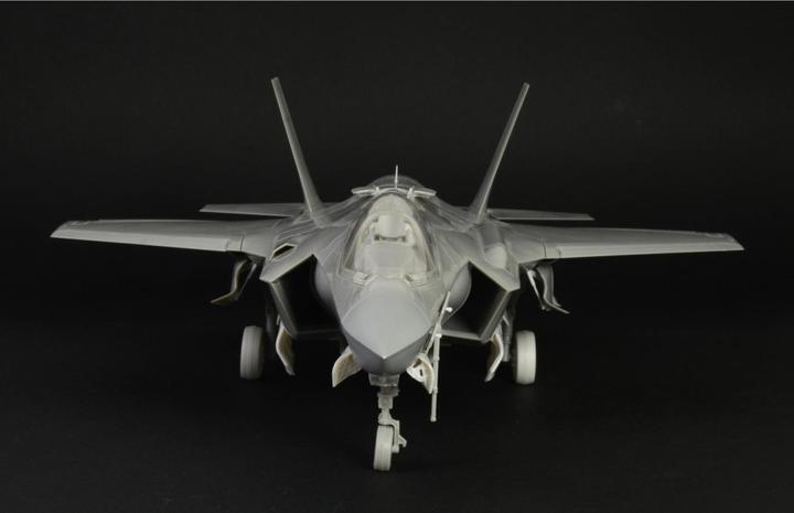 Actual product image Italeri 1:32 Lockheed F-35A Lighting II