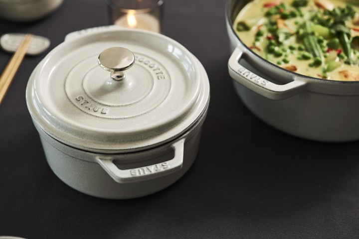 Actual product image Staub Round Cocotte (26 cm, Casserole + Stewpot, Cast iron)