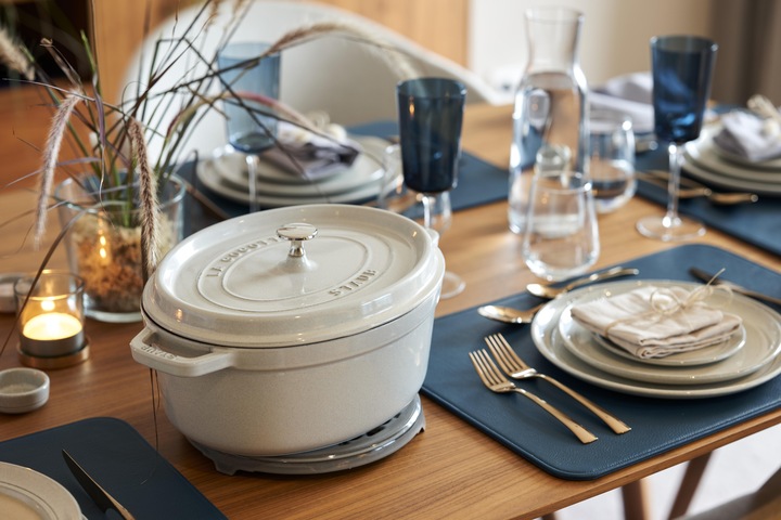 Actual product image Staub Oval Cocotte (27 cm, Casserole + Stewpot, Cast iron)