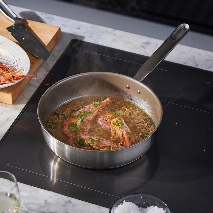 Actual product image Fiskars All Steel Sauté Pan with lid,2 (Frying pan, Stainless steel, 26 x 50.50 cm)