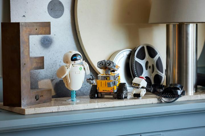 Actual product image LEGO WALL-E and EVE (43279, LEGO Disney)