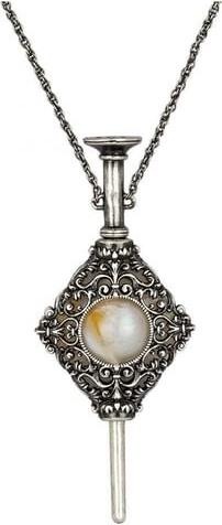 Produktbild Noble Collection Phantastische Tierwesen 2: Gellert Grindelwalds Anhänger (Silber)