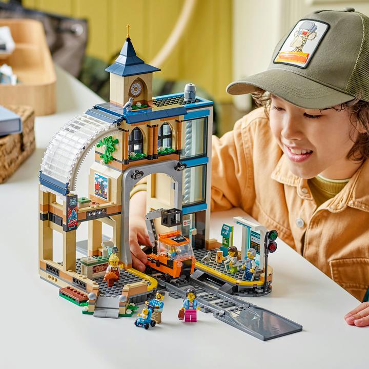 Actual product image LEGO Hauptbahnhof (60469, LEGO City)