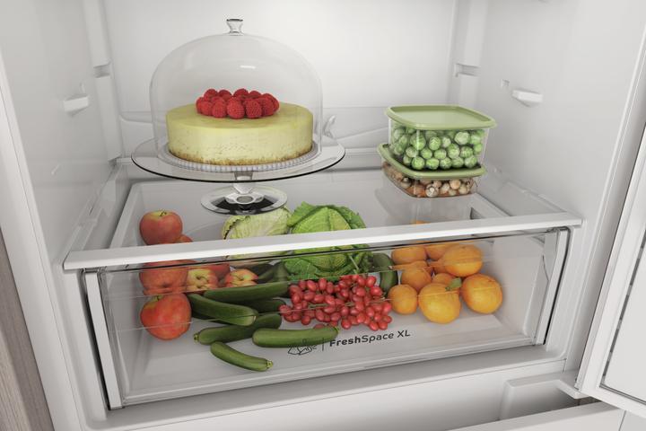 Actual product image Indesit IND 402 Built-in Combined Refrigerator (400 l)