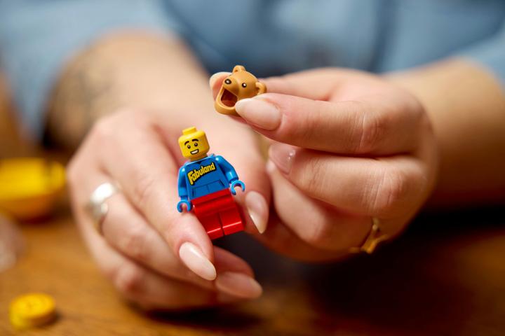 Produktbild LEGO Spielzeugautomat mit Minifiguren (21358, LEGO Ideas)
