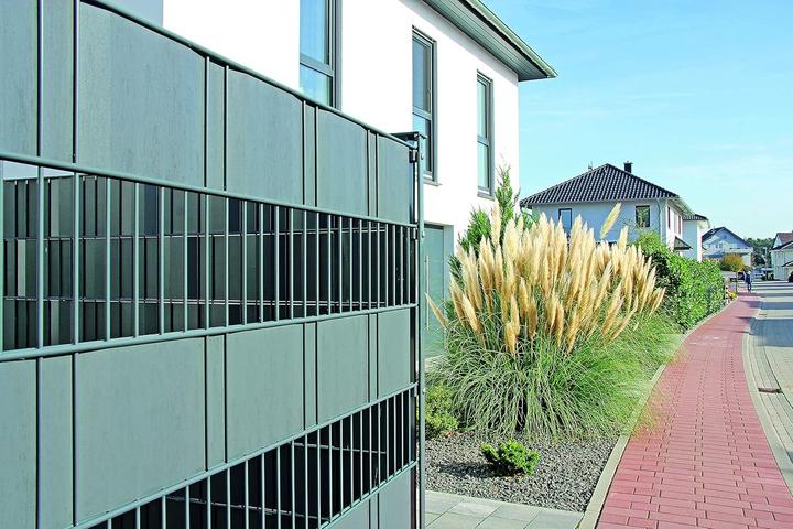Actual product image Alberts Privacy strip height 190 mm anthracite RAL 7016 roll with 50 metres