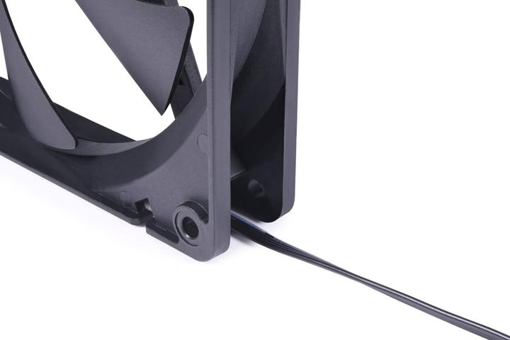 Actual product image Alphacool Core 140mm fan PWM 3200rpm (140x140x25mm) (140 mm, 1 x)