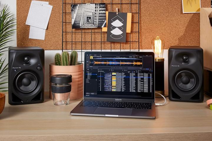 Actual product image Pioneer DJ DM-40D-BT (Active, Pair)