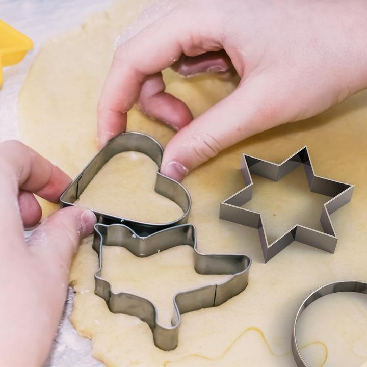 Actual product image Intirilife 20-piece Cookie Cutter Set