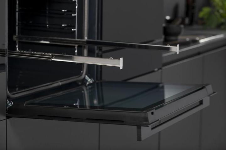 Actual product image Hisense Backofen Pyrolyse BlackGlass HI8 BI 614P8B Glasfront schwarz