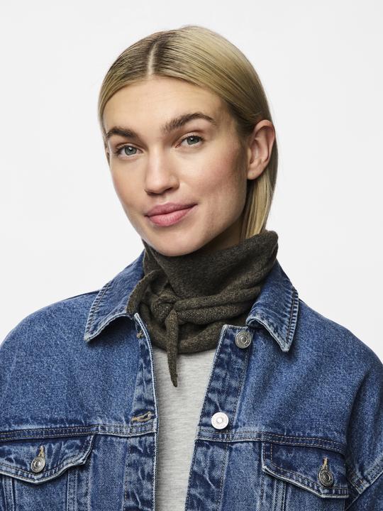 Image du produit Pieces Pcminna Triangle Scarf Noos Bc