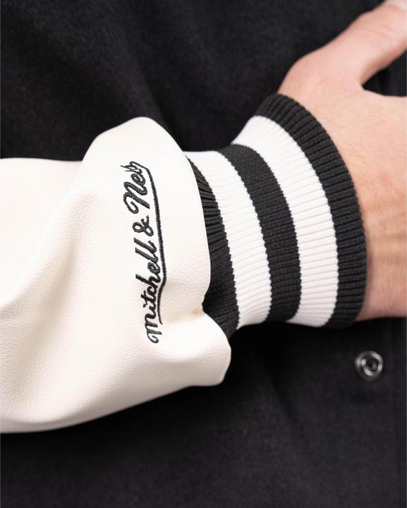 Produktbild Mitchell & Ness Jacke Boston Celtics Varsity (XL)