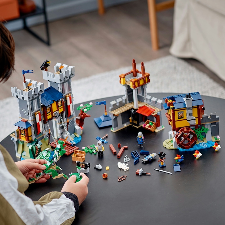 Actual product image LEGO Medieval castle (31120, LEGO Creator 3-in-1, LEGO Rare Sets)