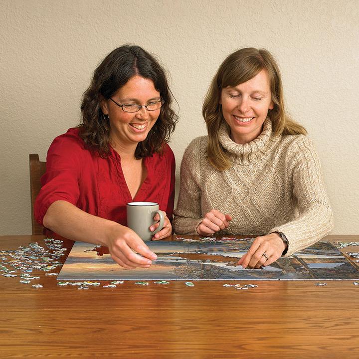 Actual product image Cobble Hill Log cabin in winter (1000 pieces)