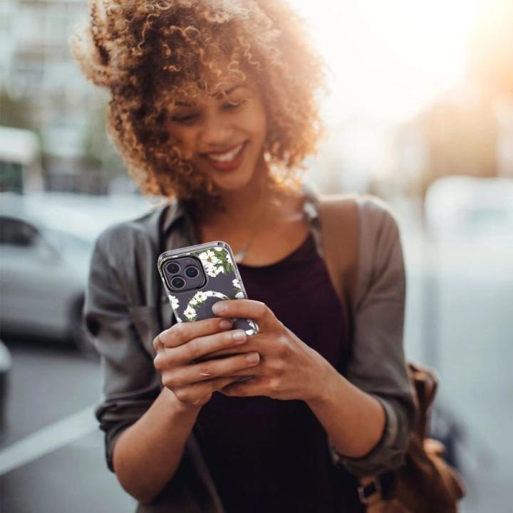 Actual product image Tech-Protect MagMood MagSafe iPhone 15 Pro Max Case - Daisies with Leaves (Apple iPhone 15 Pro Max)