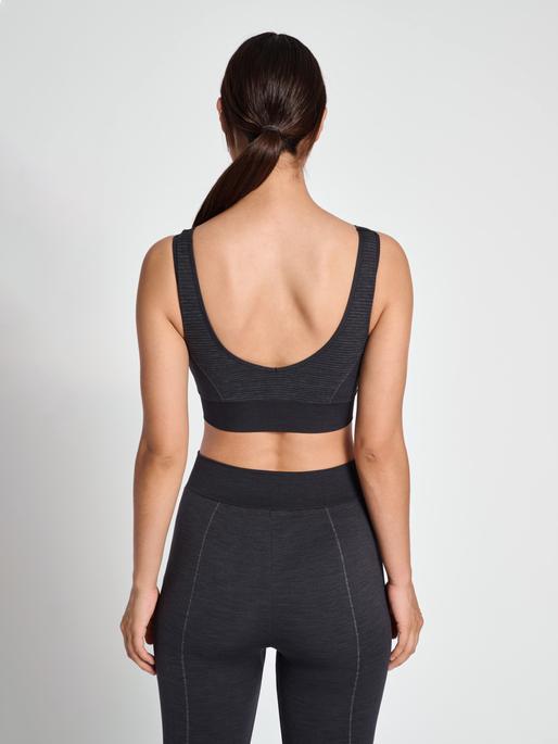 Actual product image hummel Mt Ivy Seamless Sports Top (S)