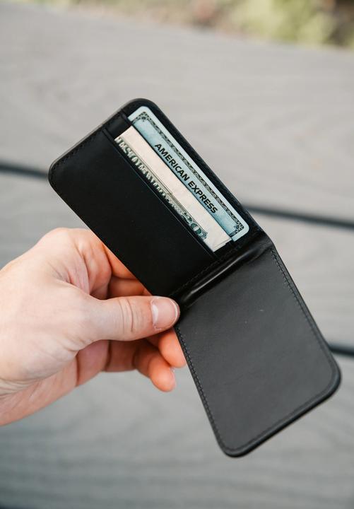 Produktbild UAG Metropolis Wallet PU (Apple iPhone 15, Apple iPhone 13 mini, Apple iPhone 14 Plus, Apple iPhone 15 Pro Max, Apple iPhone 16 Plus, Apple iPhone 12 Pro Max, Apple iPhone 13 Pro Max, Realme 12 Pro+, Apple iPhone 12 mini, Apple iPhone 16 Pro Max, Apple iPhone 14, Apple iPhone 14 Pro Max)