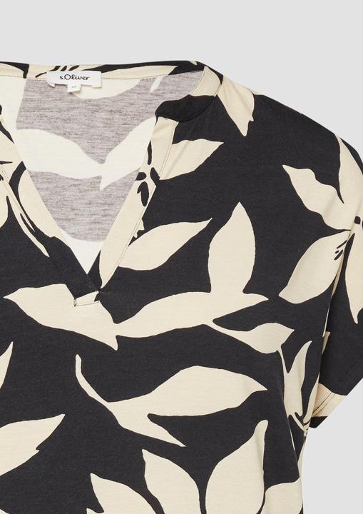 Produktbild s.Oliver Gemustertes Jersey-T-Shirt mit V-Ausschnitt (46)