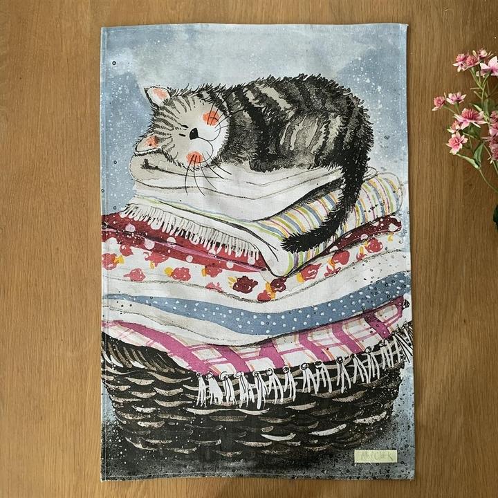 Teka Küchentuch TT08 Katze auf einem Wäschekorb (45 x 65 cm)