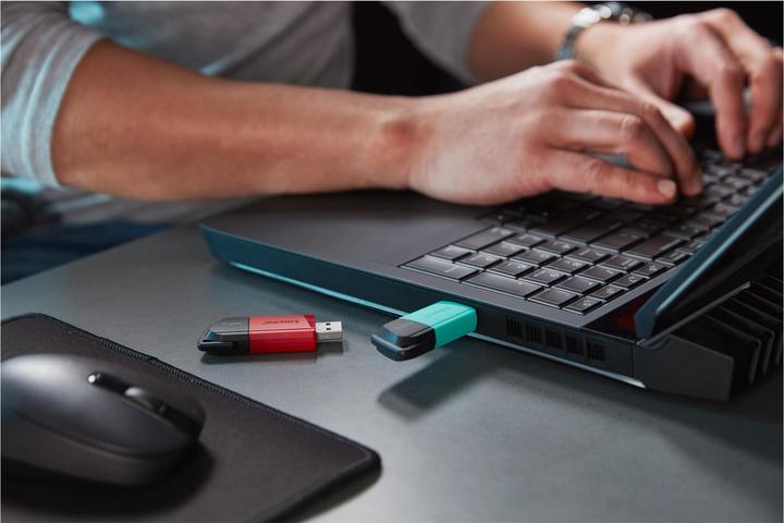 Actual product image Kingston DataTraveler Exodia M (128 GB, USB-A)