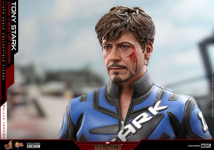 Actual product image Hot Toys Movie Masterpiece 1/6 Tony Stark (Mark V Suit Up Version) Deluxe