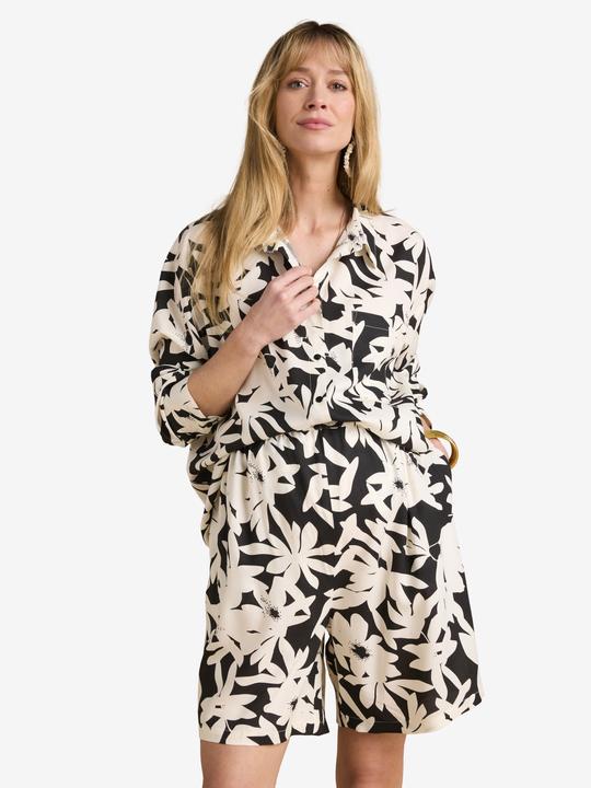 Actual product image Envie de Fraise Set für Schwangerschaft und Stillzeit: Bluse & Shorts mit Blumenprint (46)
