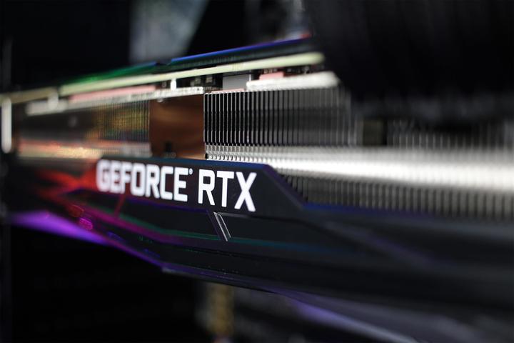 Image du produit Mifcom Spectrum RTX2080S Core i7 (500 Go, 32 Go, Intel Core i7-9700K, GeForce RTX 2080 Super)