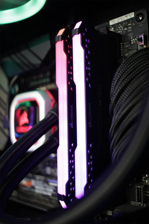 Image du produit Mifcom Spectrum RTX2080S Core i7 (500 Go, 32 Go, Intel Core i7-9700K, GeForce RTX 2080 Super)
