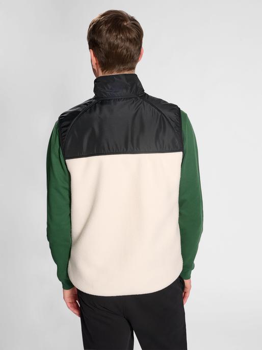 Actual product image hummel Hmllgc Theo Fleece Waistcoat (XL)