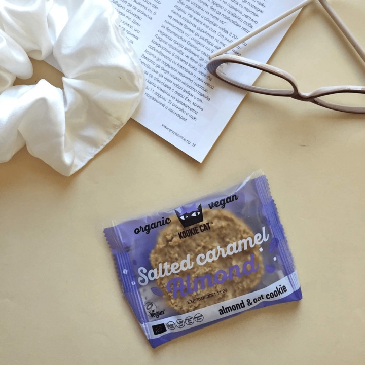 Produktbild Kookie Cat Salted Caramel Almond Cookie (1 Stk., 50 g)