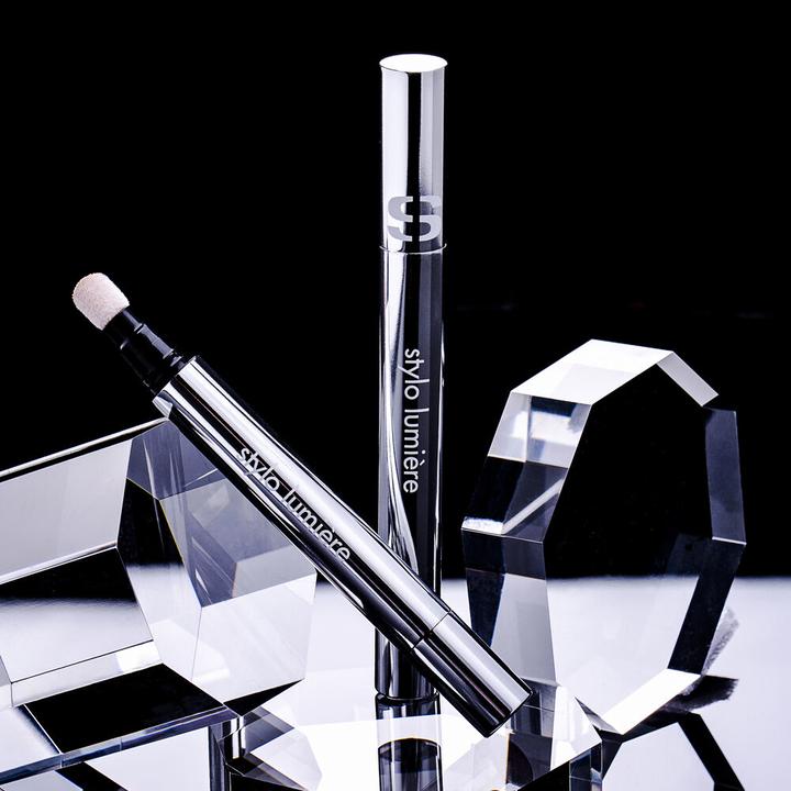 Actual product image Sisley Stylo Lumiere No 05 (Warm Almond, Highlighter)