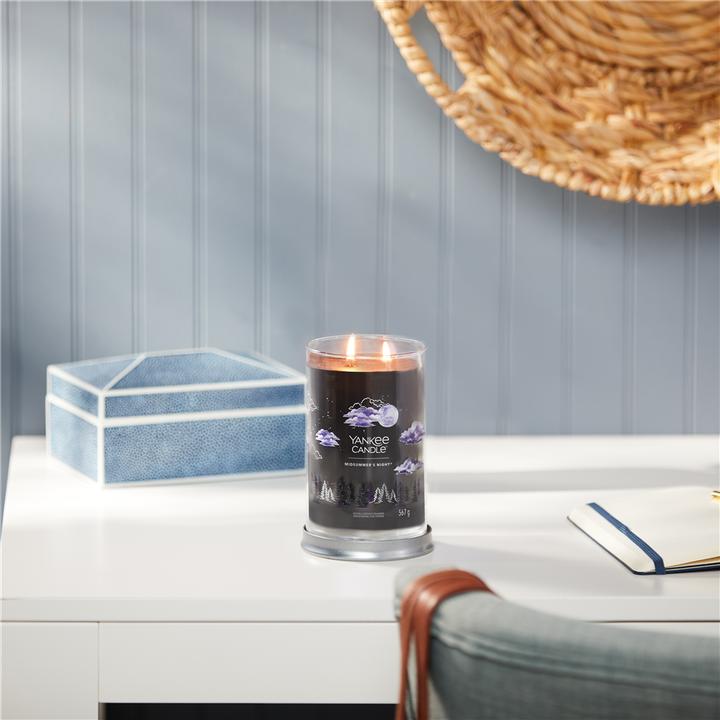 Actual product image Yankee Candle Midsummer's Night Signature Large Tumbler Scented Candle (567 g)
