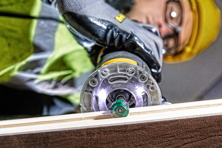 Produktbild DeWalt FRÄSMASCHINE 18V 2in1 8mm 2x5,0Ah TSTAK DCW604P2