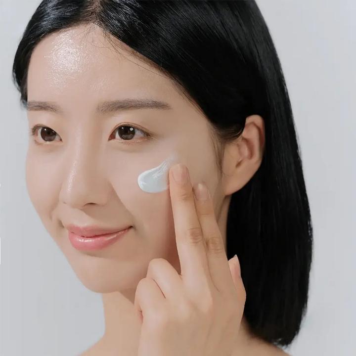 Actual product image Skin1004 Madagascar Centella Hyalu-Cica Water-Fit Sun Serum (SPF 50+, 50 ml, 50 g)