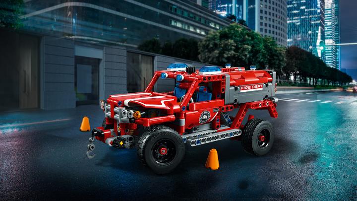 Produktbild LEGO First Responder (42075, LEGO Technic)