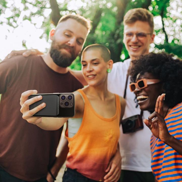 Produktbild Wozinsky Powerbank WLWP-10KA0Y3S 22,5W PD Qi2 10000 mAh, mit Ständer, 1x USB-A, 1x USB-C - schwarz (10000 mAh, 22.50 W, 37 Wh)