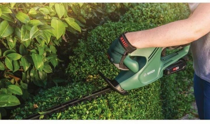 Actual product image Bosch Home & Garden EasyHedgeCut 18-45 (Rechargeable battery operated)