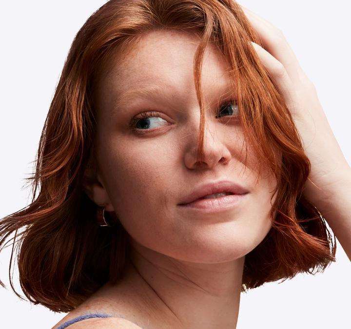 Produktbild MAC Cosmetics Studio Radiance Face and Body Radiant Sheer Foundation (W2)