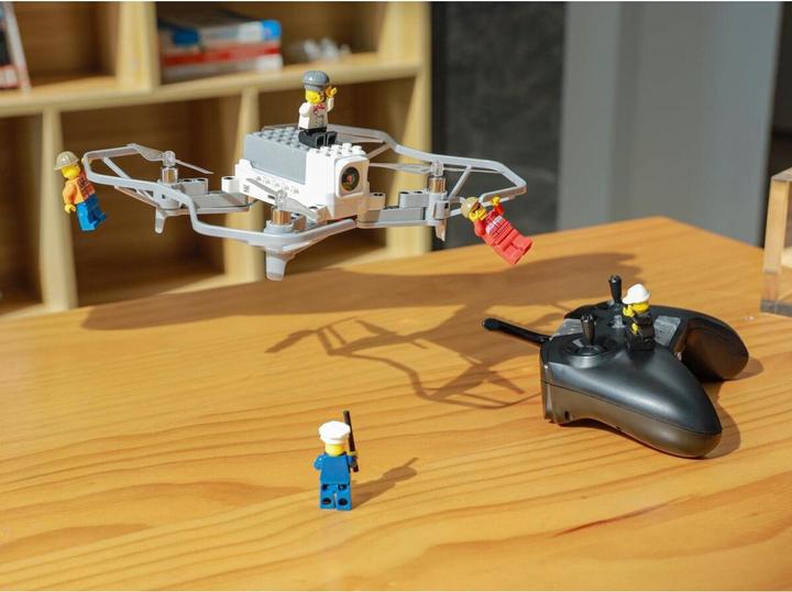 Actual product image LiteBee Drone V2 in building block system for STEM