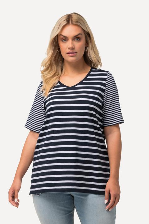 Image du produit Ulla Popken T-shirt à col en V. Coupe évasée, manches courtes et jeu de rayures (46, 48)