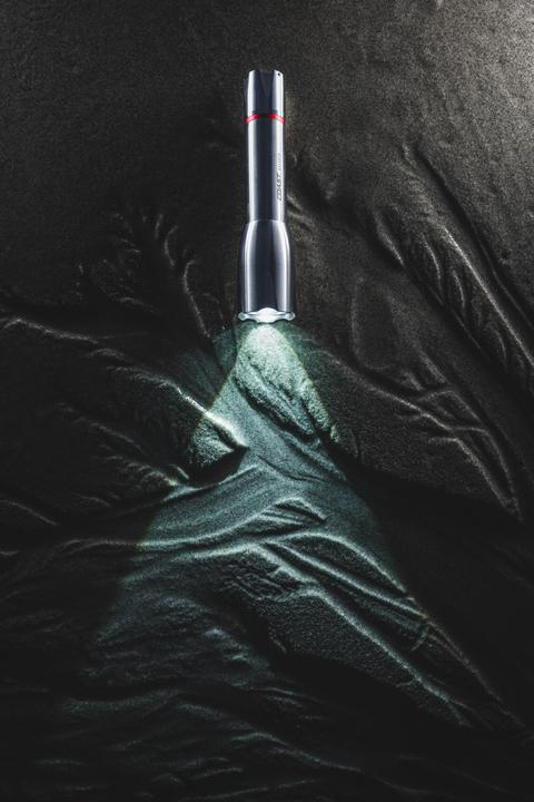 Actual product image Coast BREAKER wasserdichte wiederaufladbare Taschenlampe 1200 Lumen (1200 lm)