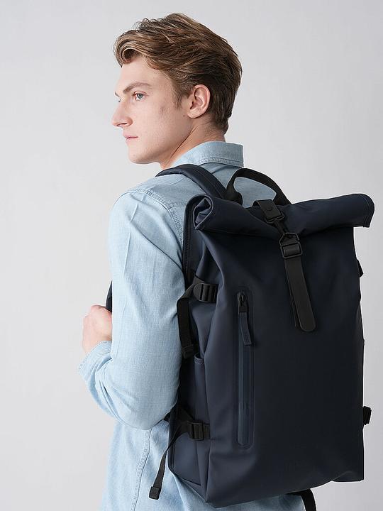 Actual product image Rains Rolltop (23 l)